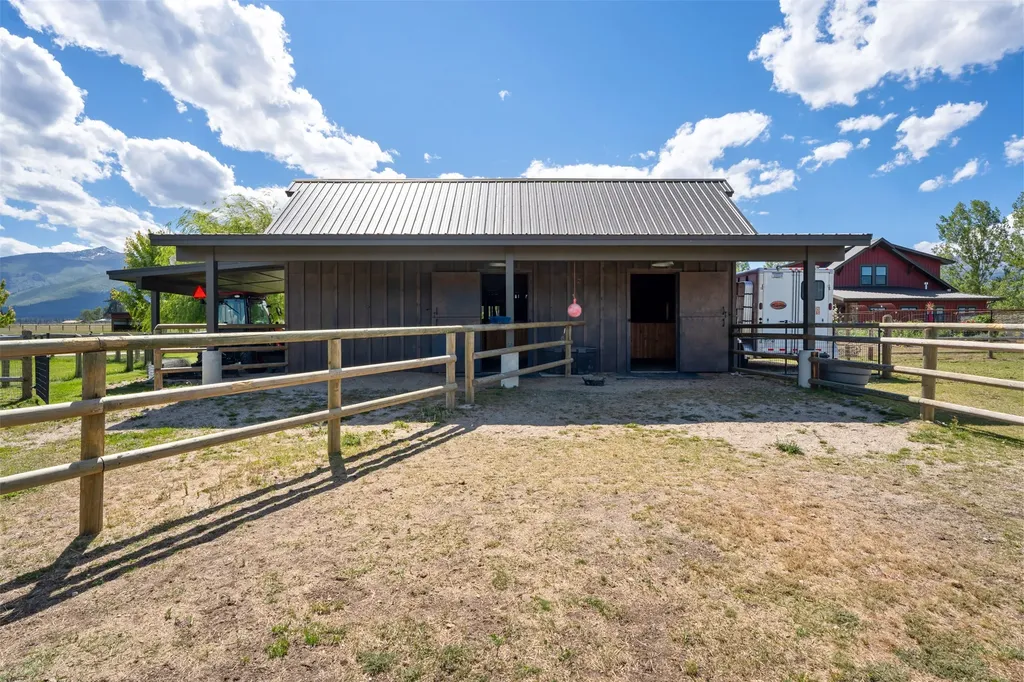 1447 Crowfoot Lane Victor MT 59875