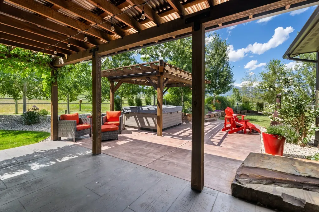 1447 Crowfoot Lane Victor MT 59875