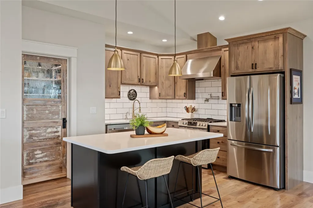 1447 Crowfoot Lane Victor MT 59875