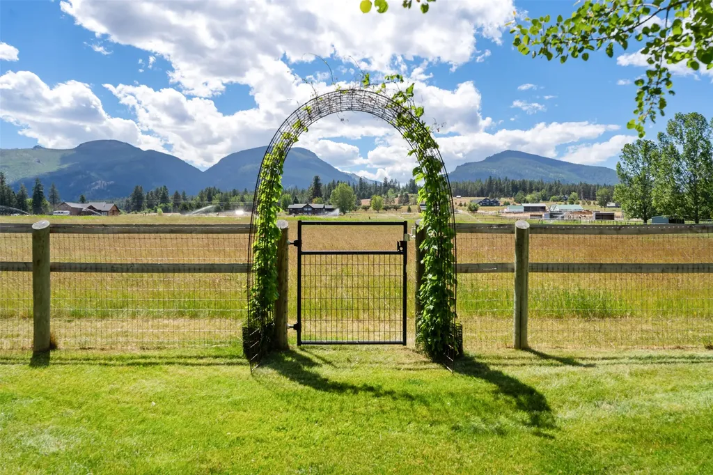 1447 Crowfoot Lane Victor MT 59875