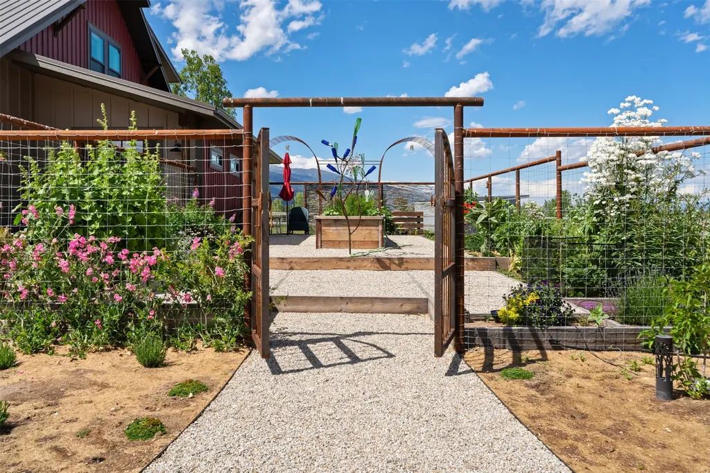 1447 Crowfoot Lane Victor MT 59875