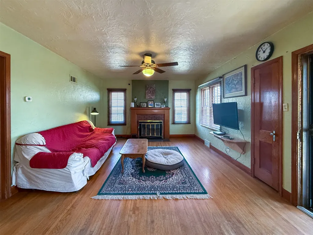 217 8th Avenue N Shelby MT 59474
