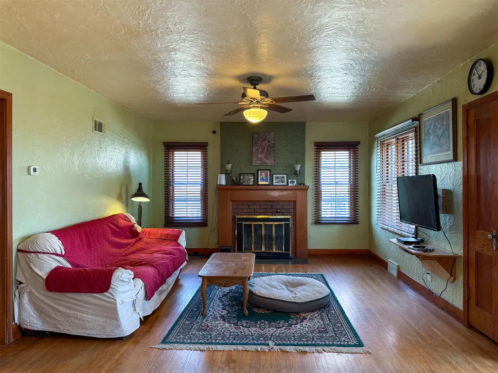 217 8th Avenue N Shelby MT 59474