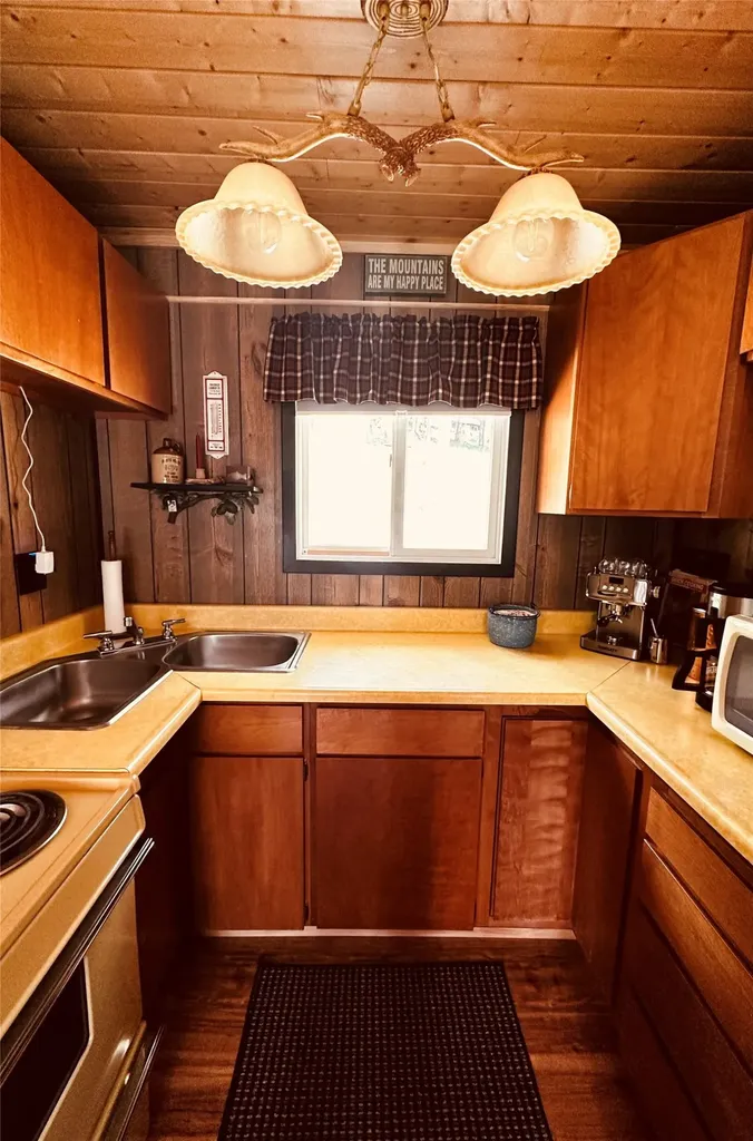 9 Sun Ridge Lane Monarch MT 59463