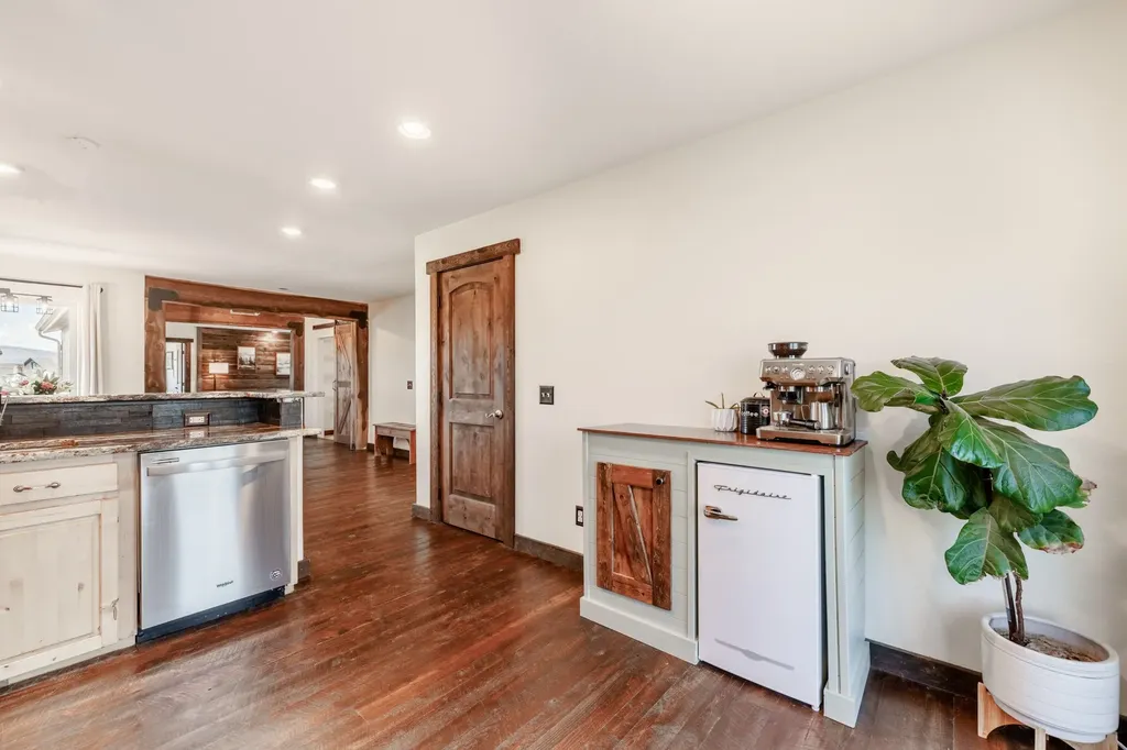 1025 View Road Helena MT 59602