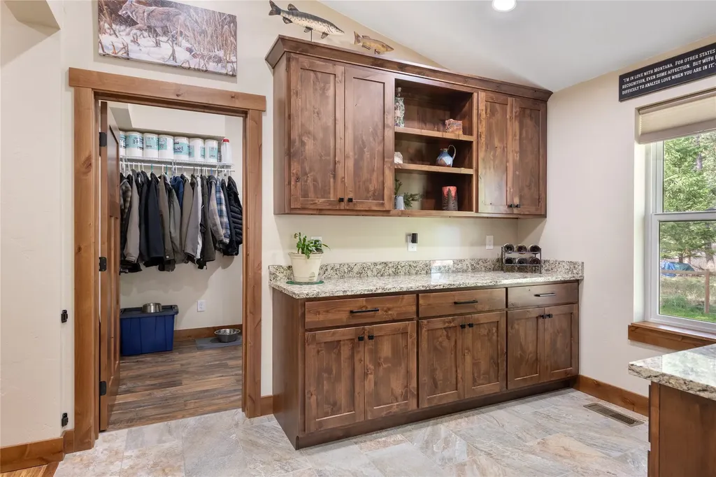 528 Quarter Circle Cross Drive St Regis MT 59866