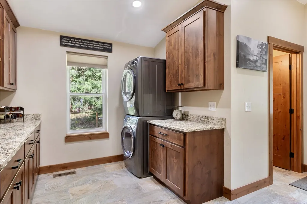 528 Quarter Circle Cross Drive St Regis MT 59866