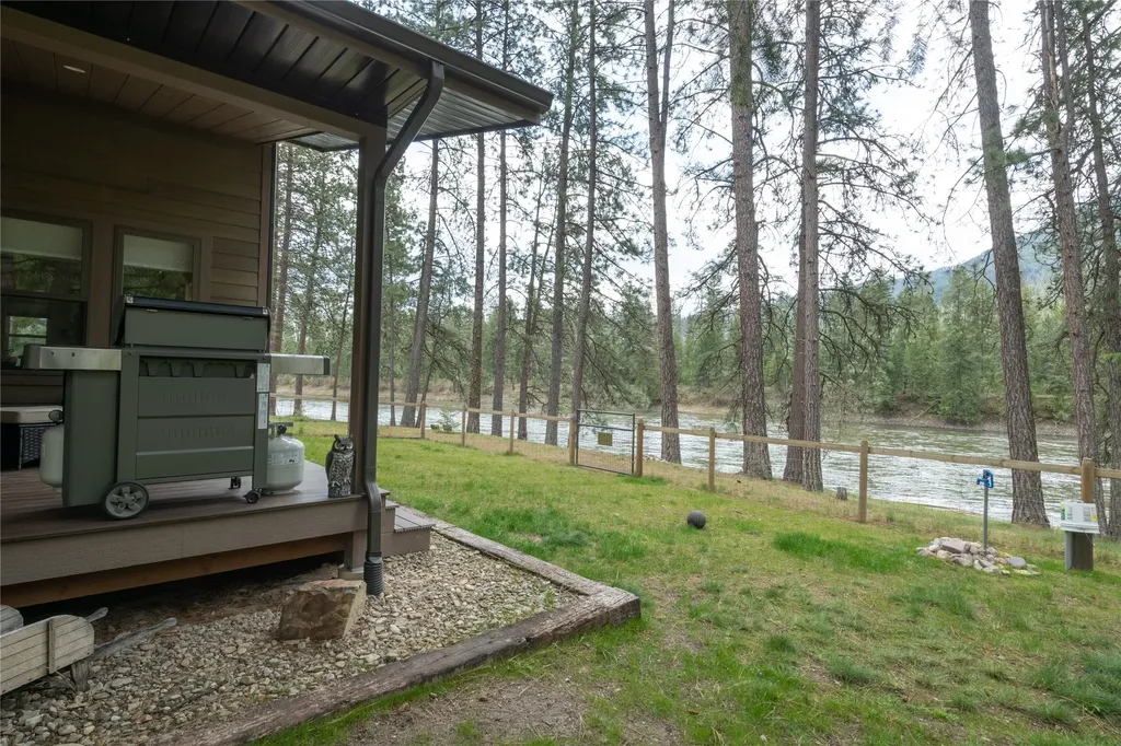 528 Quarter Circle Cross Drive St Regis MT 59866