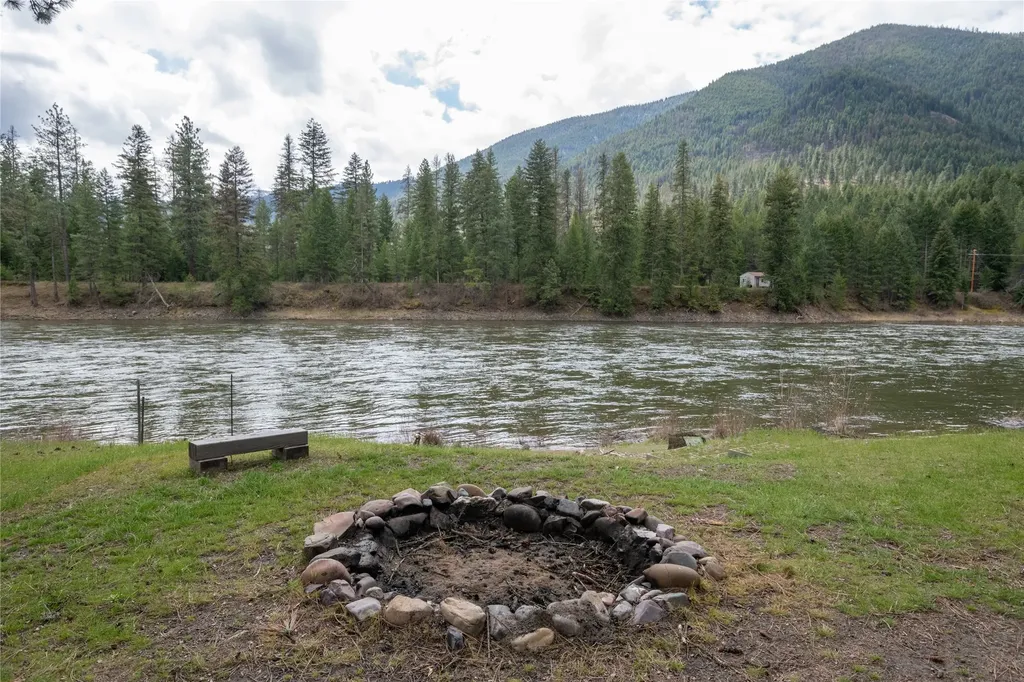 528 Quarter Circle Cross Drive St Regis MT 59866