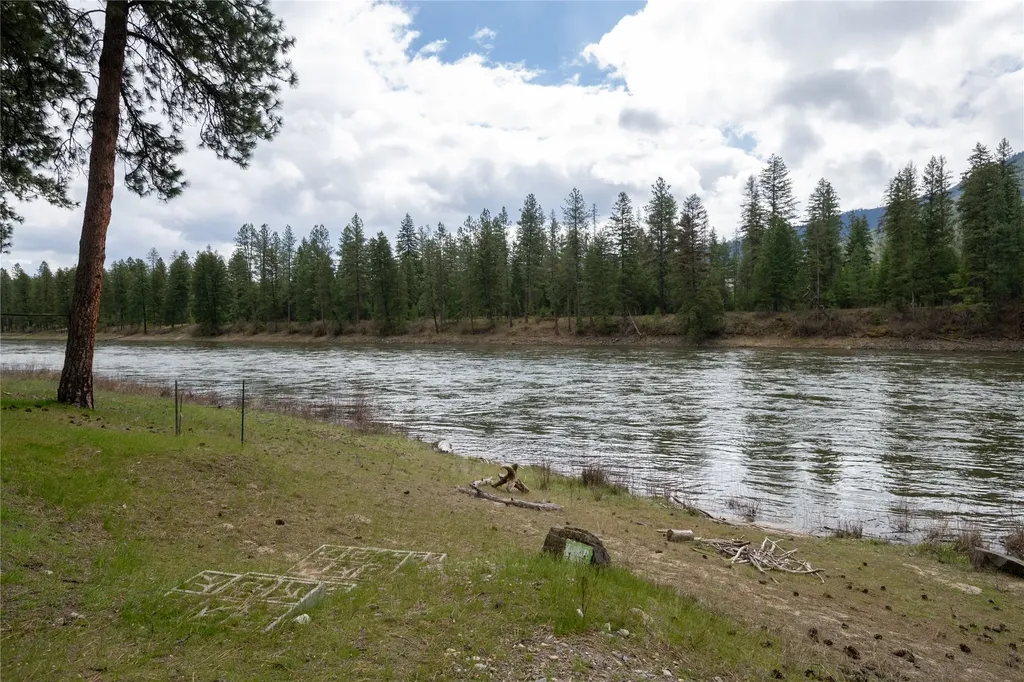 528 Quarter Circle Cross Drive St Regis MT 59866