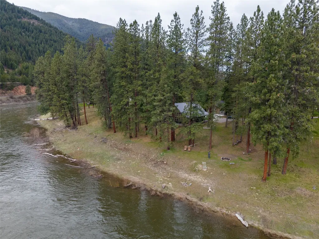 528 Quarter Circle Cross Drive St Regis MT 59866