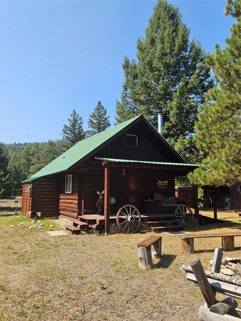 8880 Elk Trail Loop Lincoln MT 59639