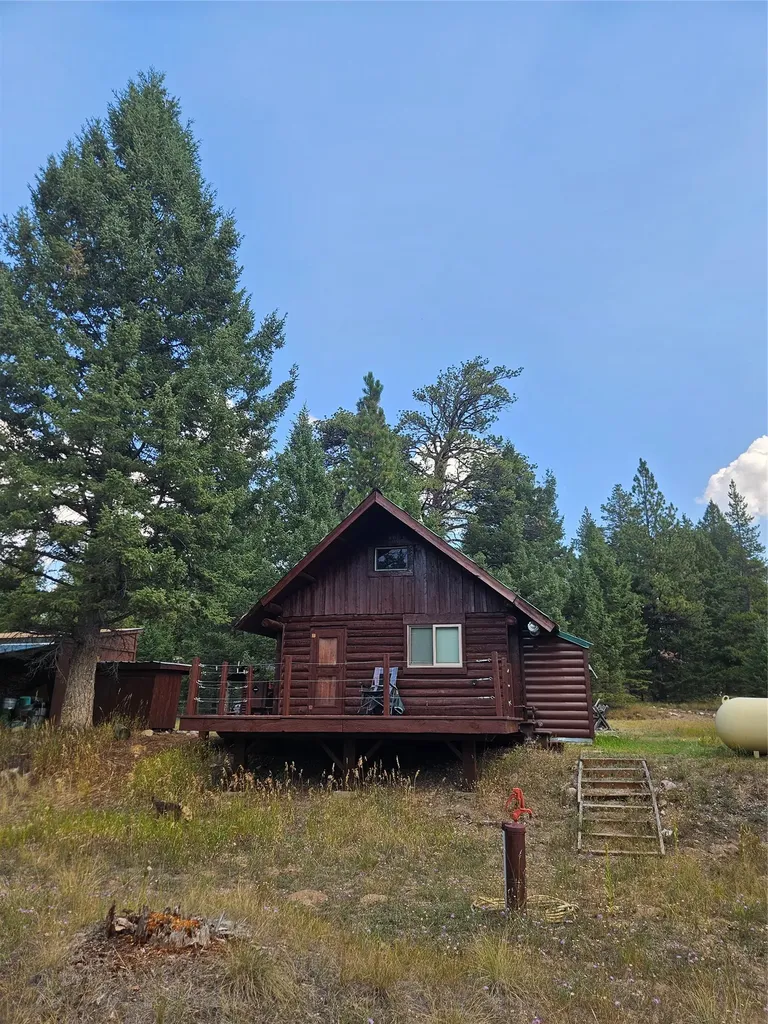 8880 Elk Trail Loop Lincoln MT 59639