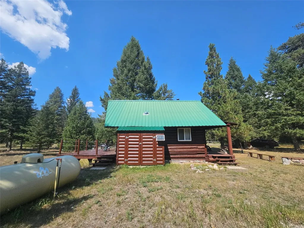 8880 Elk Trail Loop Lincoln MT 59639