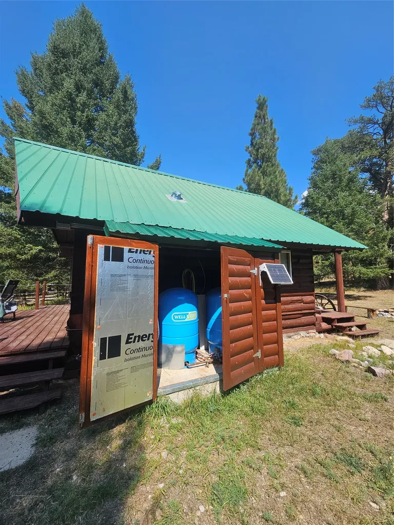 8880 Elk Trail Loop Lincoln MT 59639