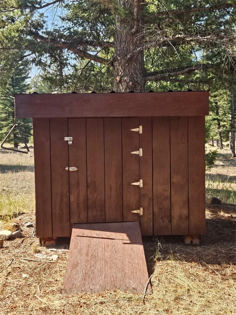 8880 Elk Trail Loop Lincoln MT 59639