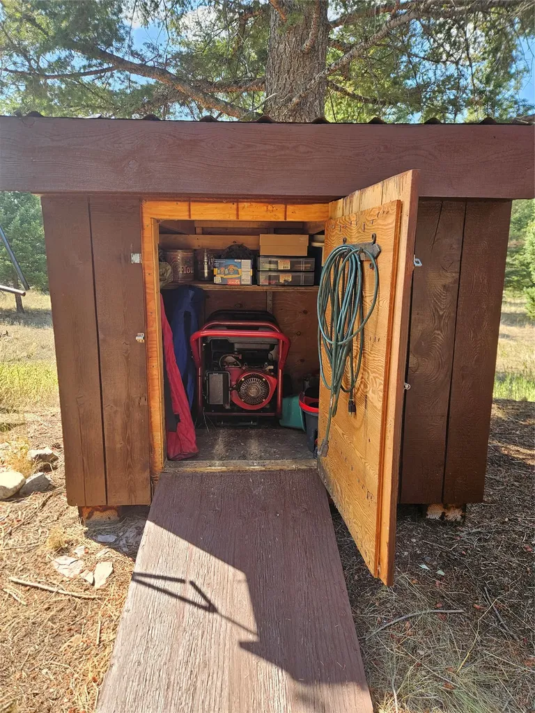 8880 Elk Trail Loop Lincoln MT 59639