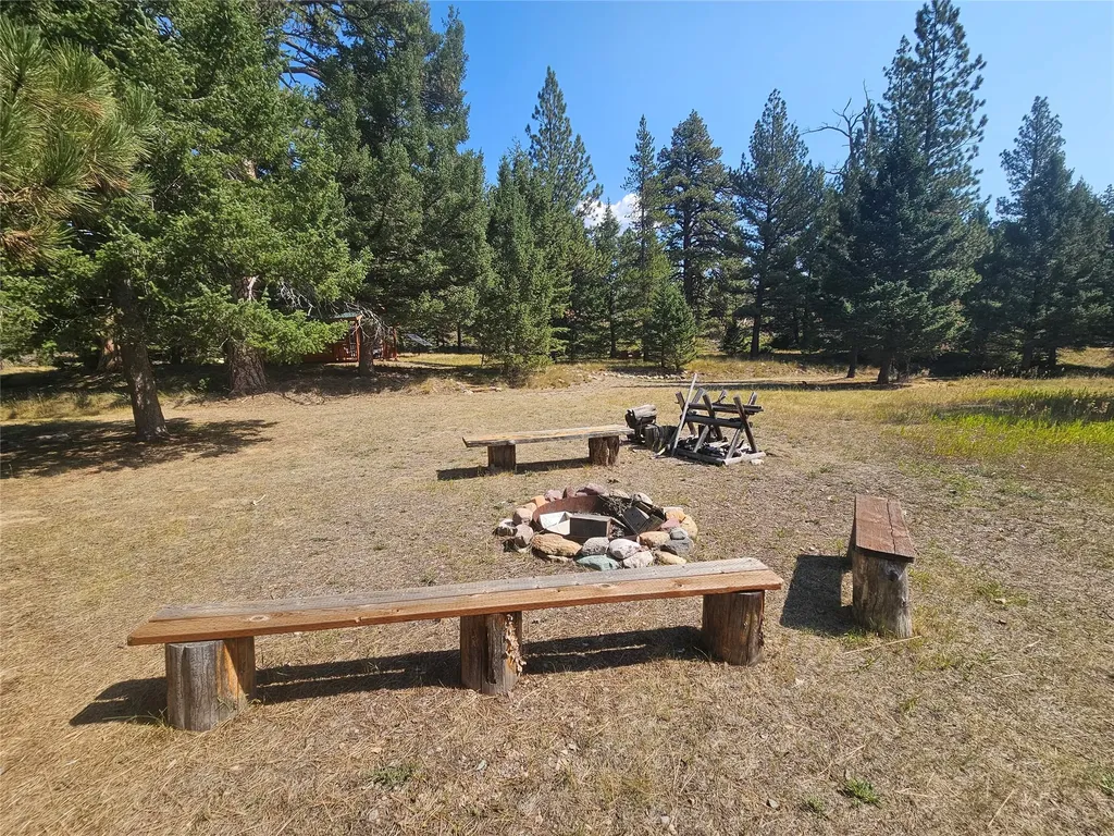 8880 Elk Trail Loop Lincoln MT 59639