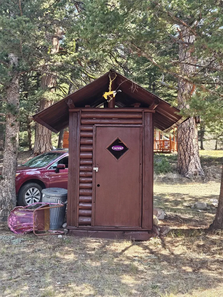 8880 Elk Trail Loop Lincoln MT 59639