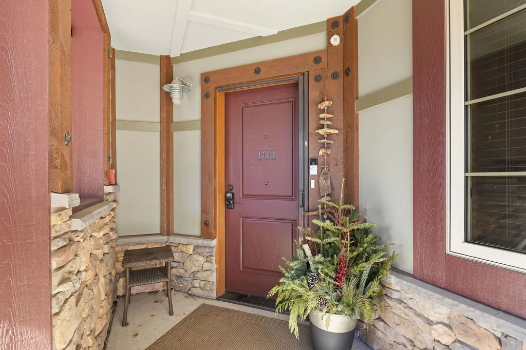 7175 Us Hwy 93 S Lakeside MT 59922
