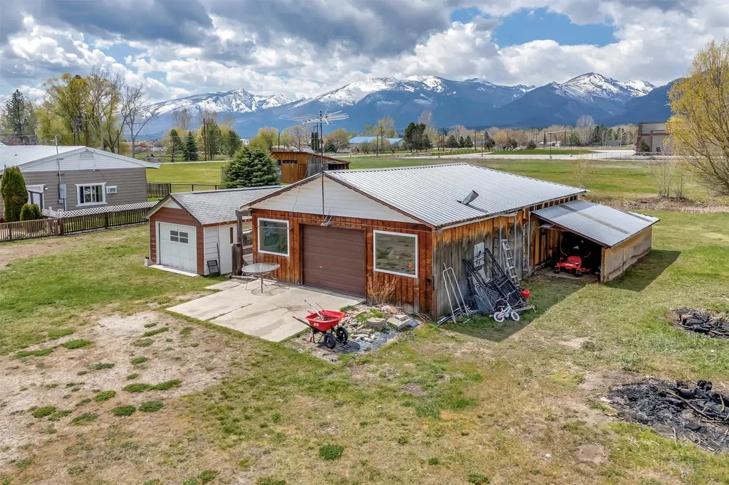 611 Old Corvallis Road Corvallis MT 59828