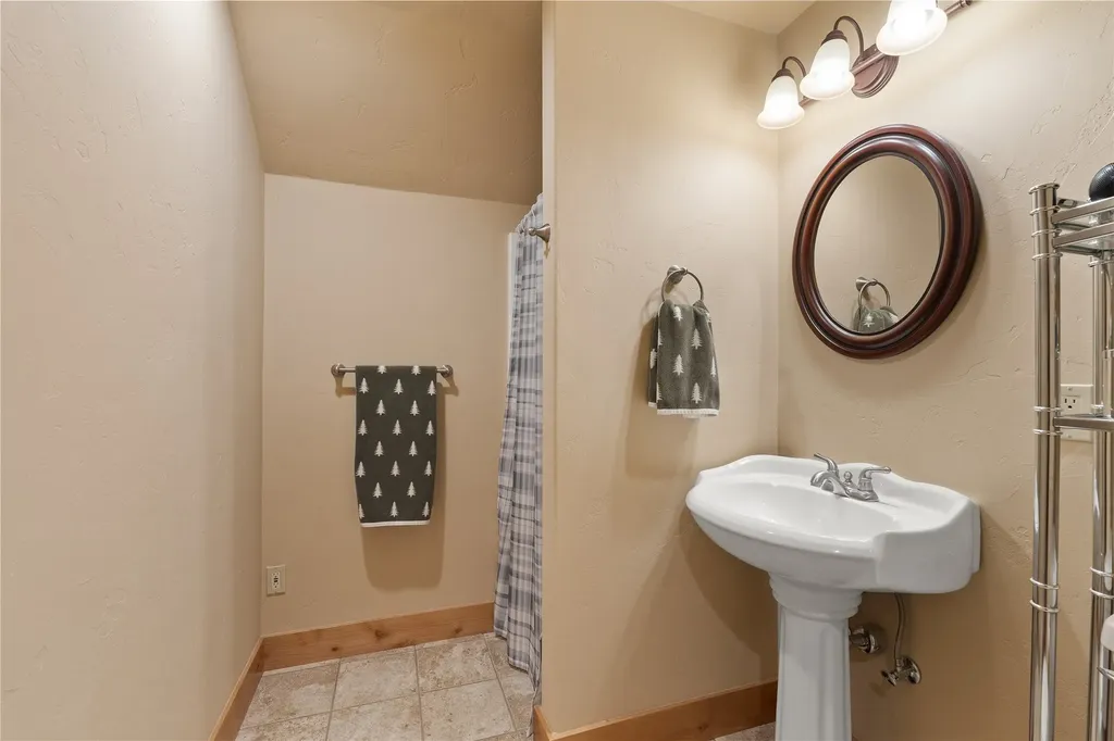 125 S Crestview Terrace Bigfork MT 59911