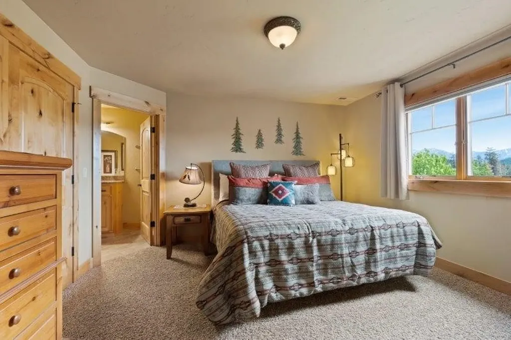 125 S Crestview Terrace Bigfork MT 59911