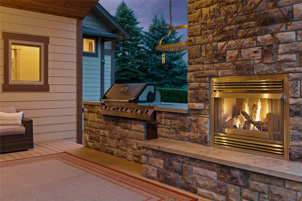 125 S Crestview Terrace Bigfork MT 59911