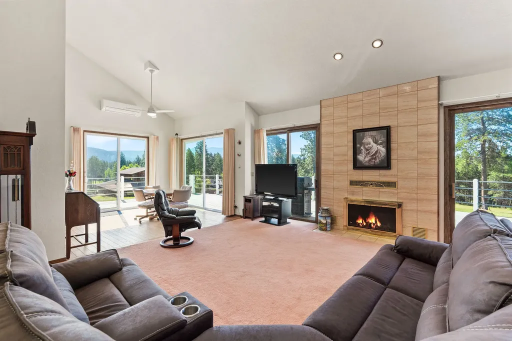 33676 Hilltop Terrace Bigfork MT 59911