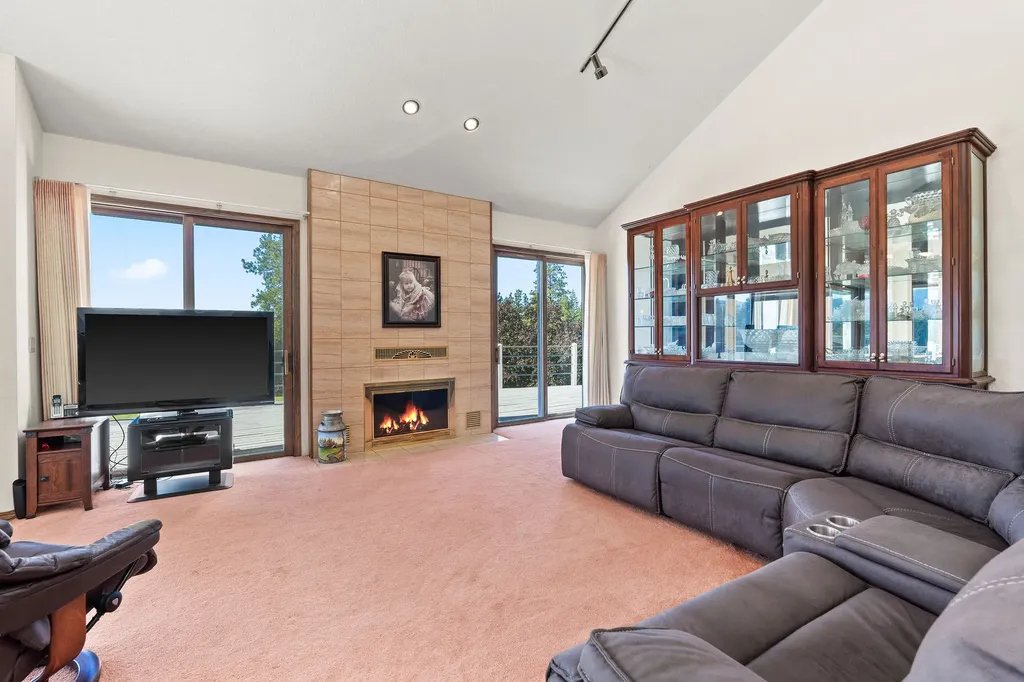 33676 Hilltop Terrace Bigfork MT 59911