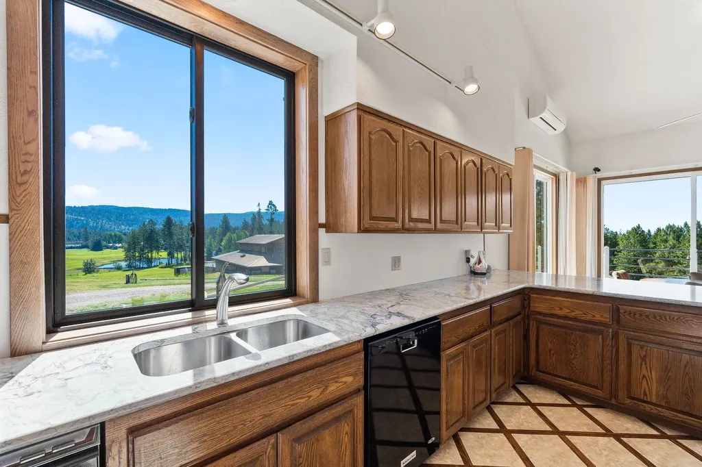 33676 Hilltop Terrace Bigfork MT 59911