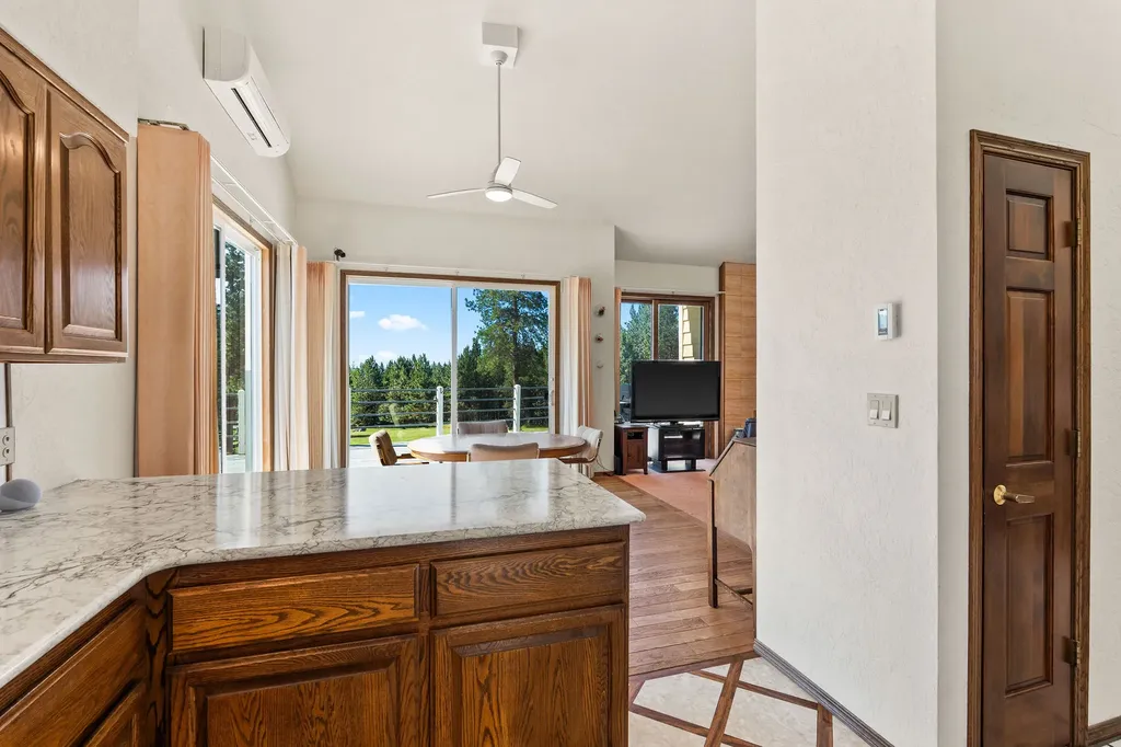 33676 Hilltop Terrace Bigfork MT 59911