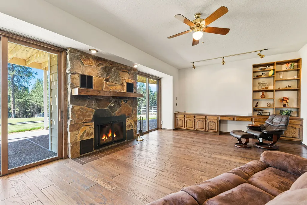 33676 Hilltop Terrace Bigfork MT 59911