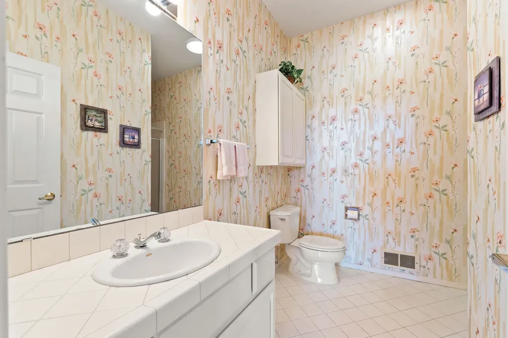 33676 Hilltop Terrace Bigfork MT 59911