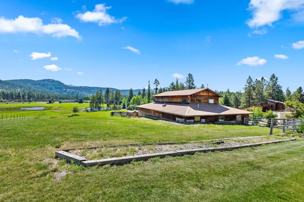 33676 Hilltop Terrace Bigfork MT 59911