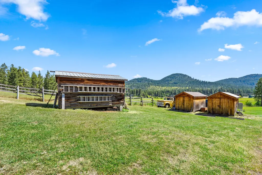 33676 Hilltop Terrace Bigfork MT 59911