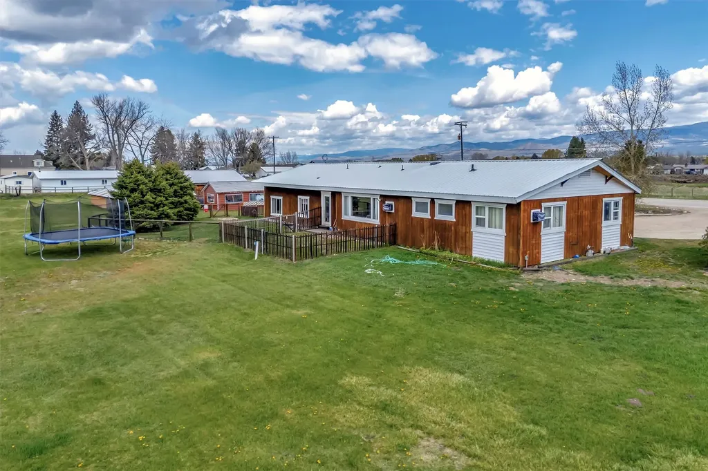 611 Old Corvallis Road Corvallis MT 59828