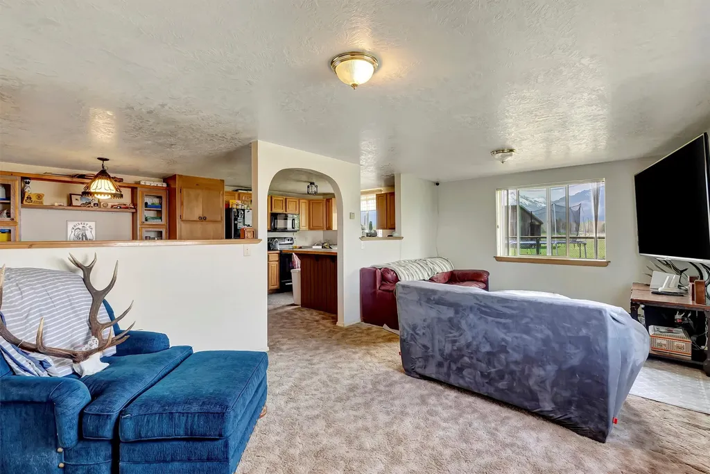 611 Old Corvallis Road Corvallis MT 59828