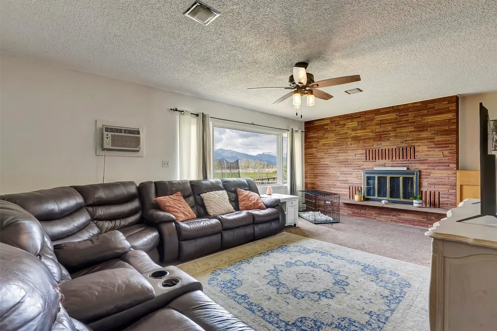 611 Old Corvallis Road Corvallis MT 59828
