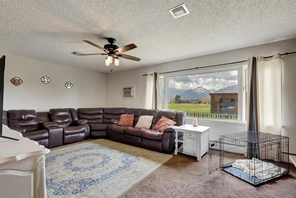 611 Old Corvallis Road Corvallis MT 59828