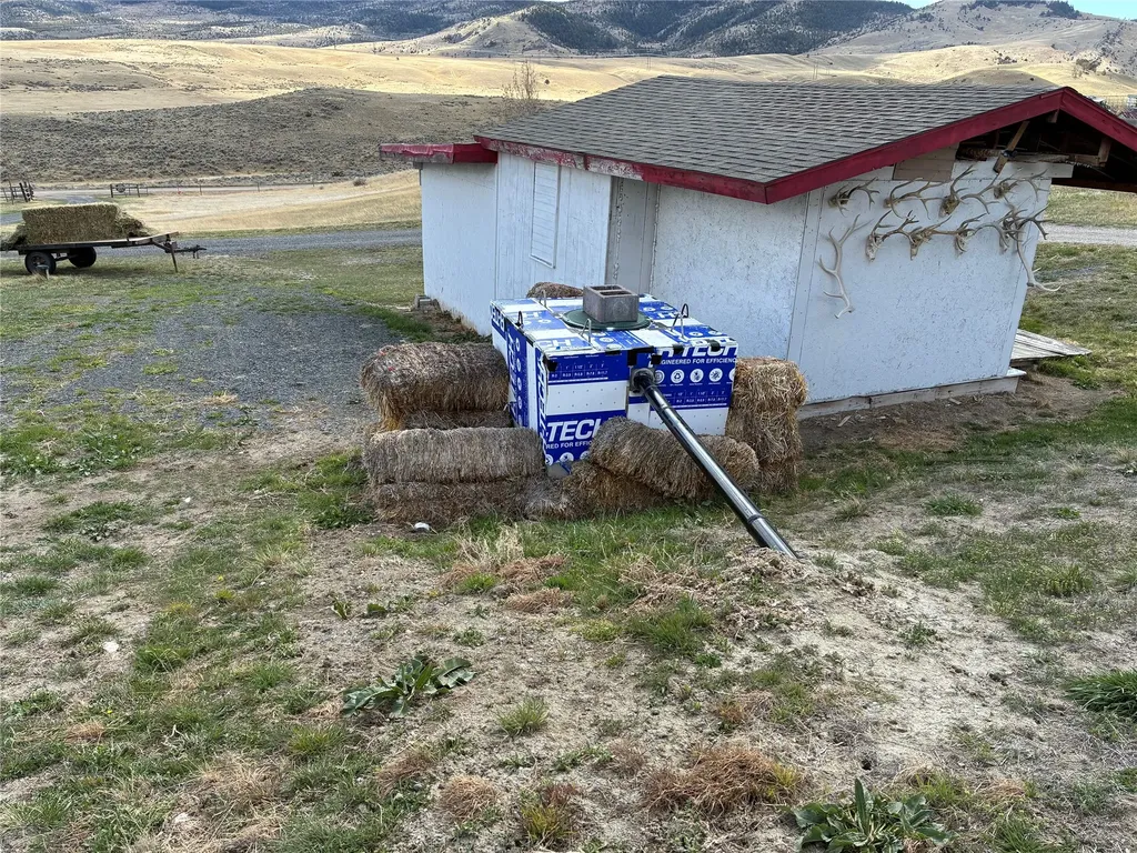 348 Cottonwood Road Cardwell MT 59721