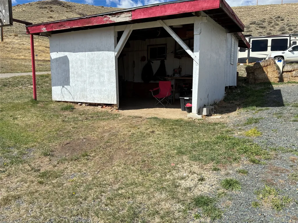 348 Cottonwood Road Cardwell MT 59721