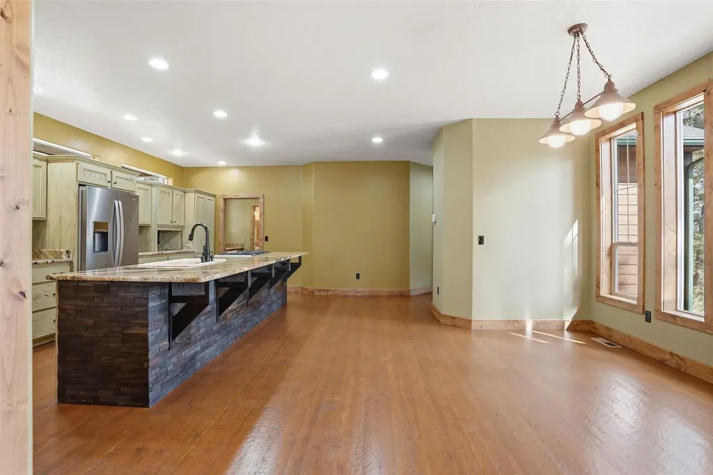 215 Peekaboo Trail Hamilton MT 59840