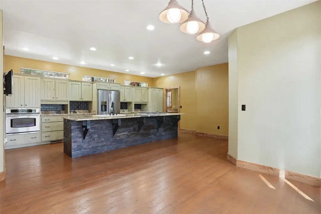 215 Peekaboo Trail Hamilton MT 59840