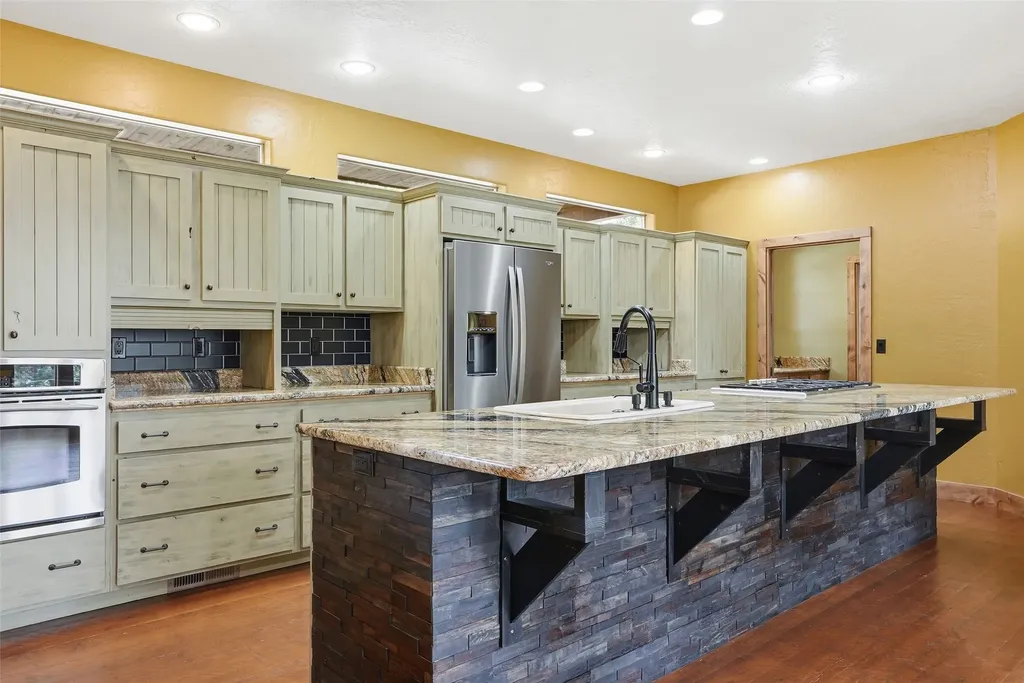 215 Peekaboo Trail Hamilton MT 59840