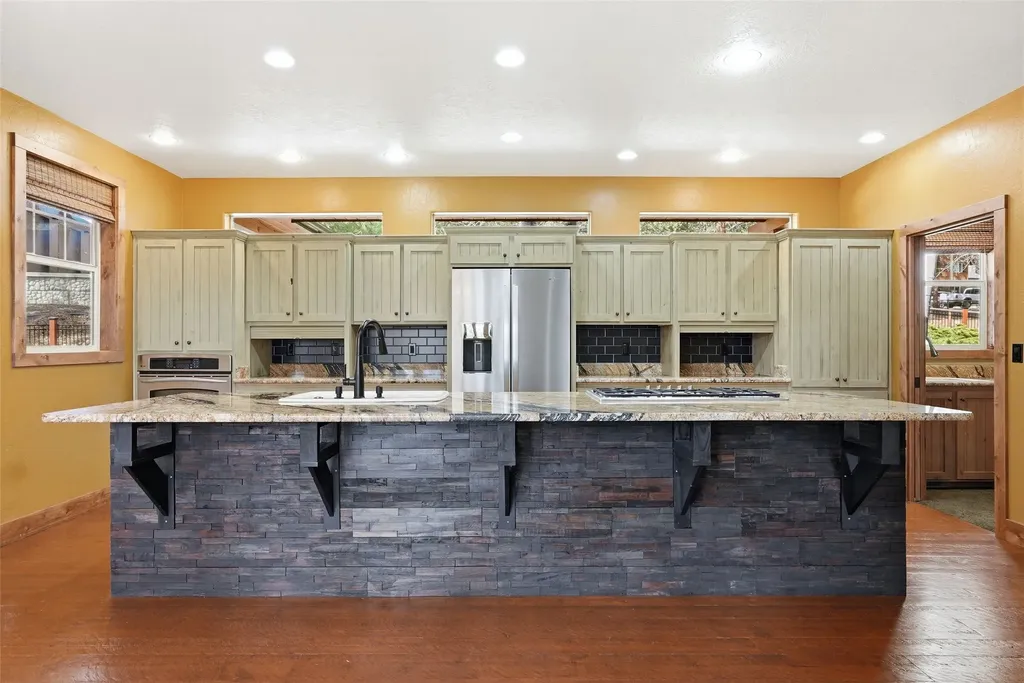215 Peekaboo Trail Hamilton MT 59840
