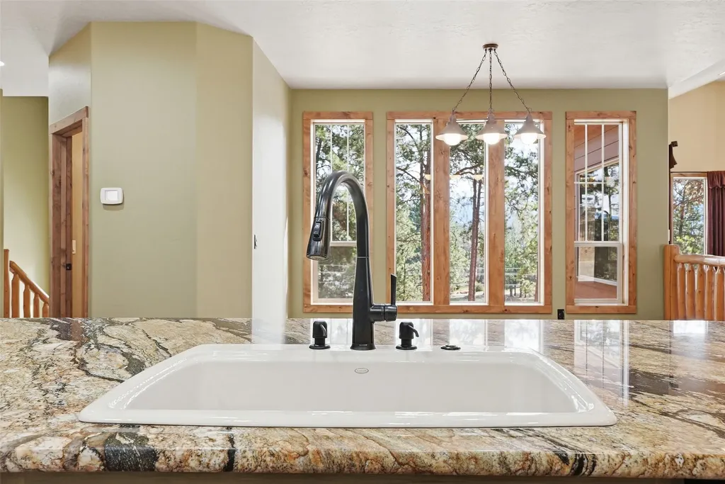 215 Peekaboo Trail Hamilton MT 59840
