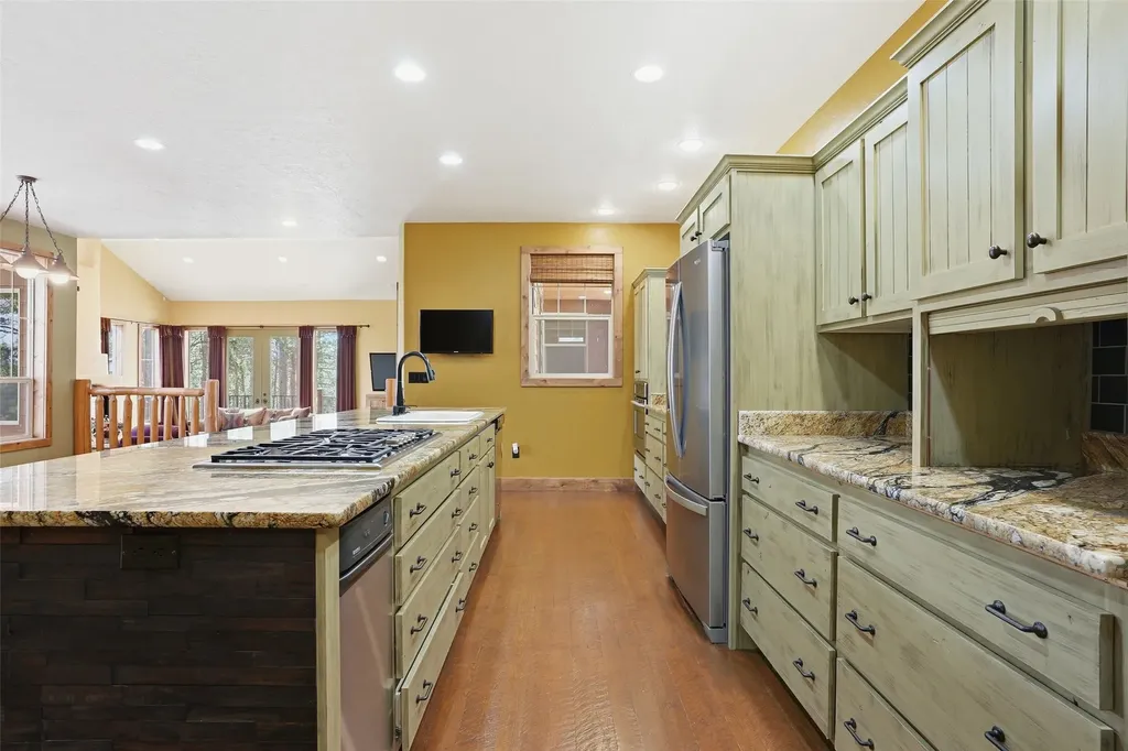 215 Peekaboo Trail Hamilton MT 59840