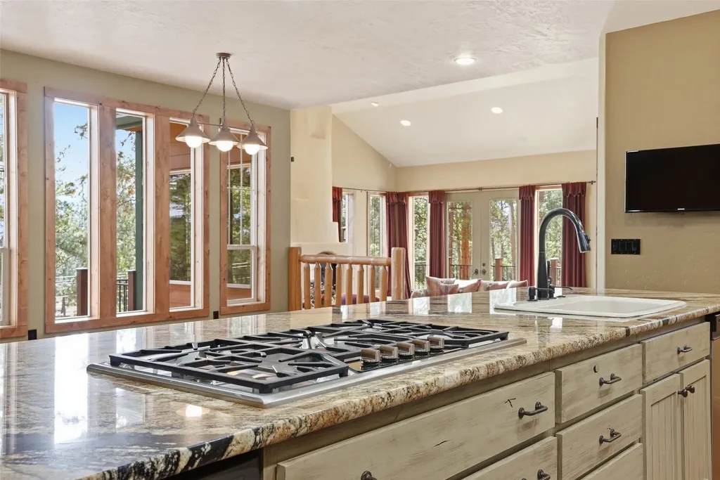 215 Peekaboo Trail Hamilton MT 59840