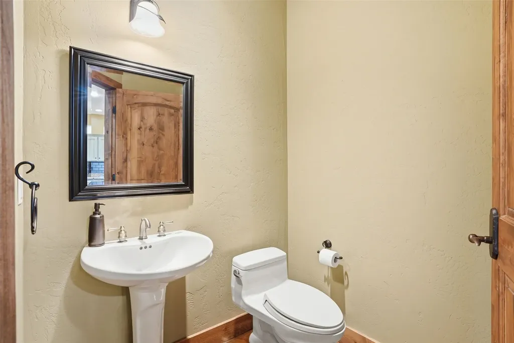 215 Peekaboo Trail Hamilton MT 59840